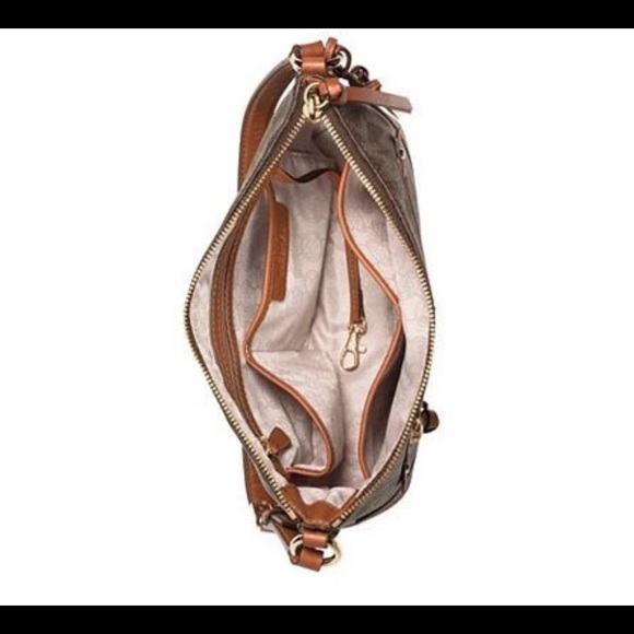 MK Fallon Medium Shoulder Bag - Picture 2 of 4